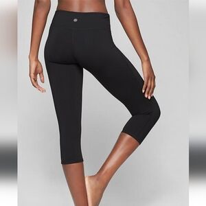 Athleta Chaturanga Black Capri Crop Leggings Yoga Workout! Size XS